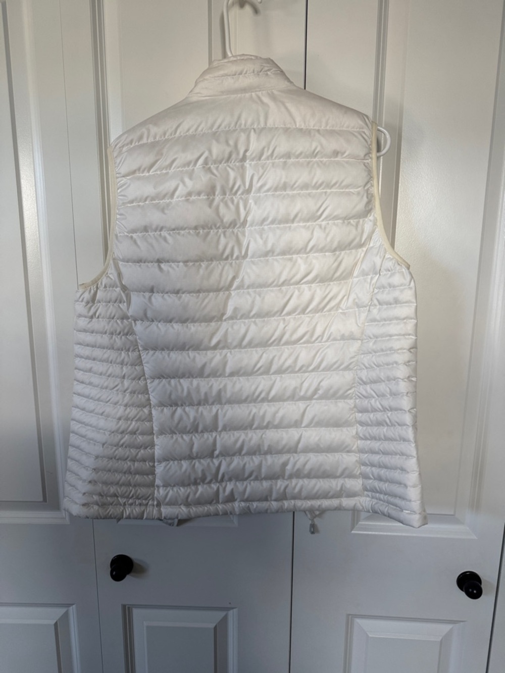 Patagonia Women's White Quilted Down Vest - Picture 4 of 4